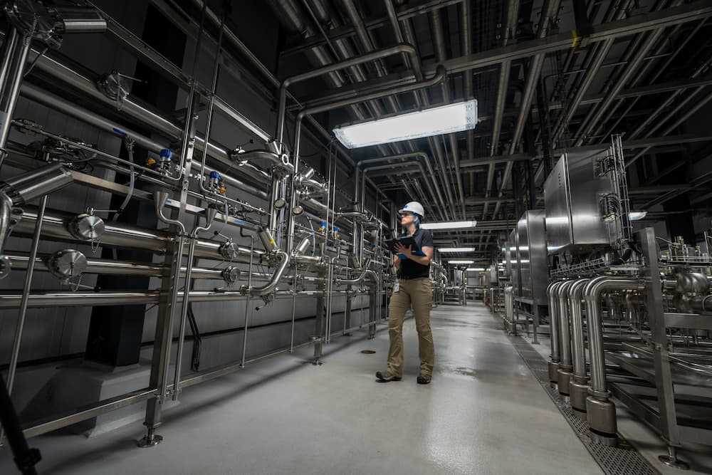 Photo of an employee inspective stainless steel lines Photo of an employee inspective stainless steel lines