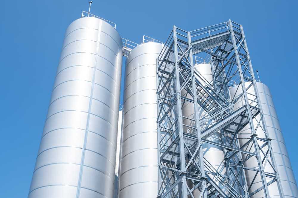 Photo of external liquid storage tanks Photo of external liquid storage tanks